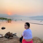 Sara Ali Khan Instagram – Love is in the air💟☮️💜☂️
#throwback but also #takemeback