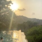 Sara Ali Khan Instagram – Love is in the air💟☮️💜☂️
#throwback but also #takemeback