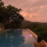 Sara Ali Khan Instagram – Love is in the air💟☮️💜☂️
#throwback but also #takemeback