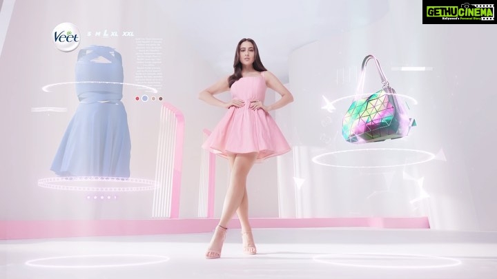Sara Ali Khan Instagram - The #NextBigThing in hair removal is here! Veet is now #VeetPure 💖 With a new formulation that has carefully selected natural extracts and an amazing fresh smell. So get rid of unwanted body hair quickly, at home, and be ready for any outfit anytime! Choose Veet Pure ✌🏻 @veetindia #Veet #VeetPure #partnership