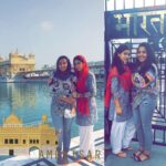 Sara Ali Khan Instagram - Lakes, rivers, beaches and mountains 🏞⛵️🏝 No matter where we are 🌎 No continent nor sea can ever be too far 🌊 7 samundar paar 🏊‍♀️ Ill come running to my yaar 🤗 Itna strong is my pyaar 💕 Tere liye hamesha bekaraar Happy birthday Bestest friend 🥰🥰