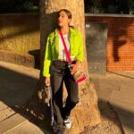 Sara Ali Khan Instagram - Summer vibe💚🔆 With my tribe 🌈 Kindly like, share and subscribe ✅