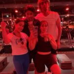 Sara Ali Khan Instagram - Summer vibe💚🔆 With my tribe 🌈 Kindly like, share and subscribe ✅