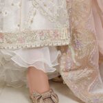 Sarah Khan Instagram - A beautiful outfit by @mysiebytahira, perfect for the summer weddings.