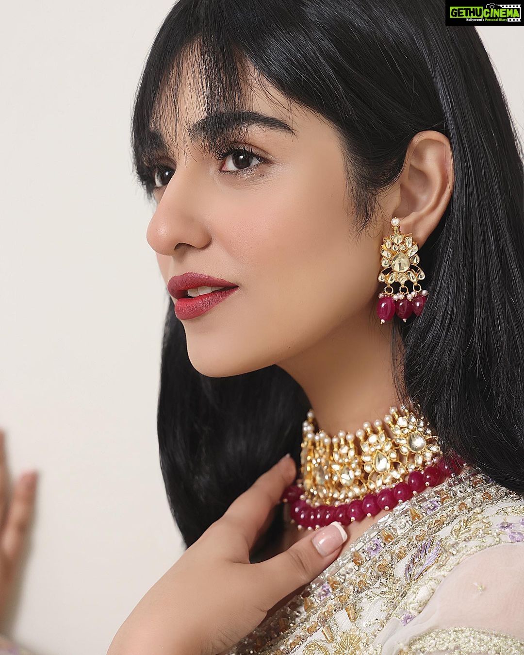 Sarah Khan Instagram - A beautiful outfit by @mysiebytahira, perfect for the summer weddings.