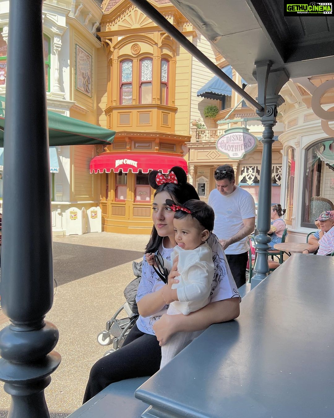 Sarah Khan Instagram - Disneyland Paris 💕🥹