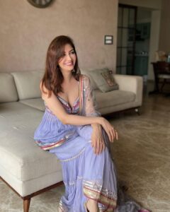 Saumya Tandon Instagram - All in house photographers in action. They are lucky to have me as their free model. 😀😀