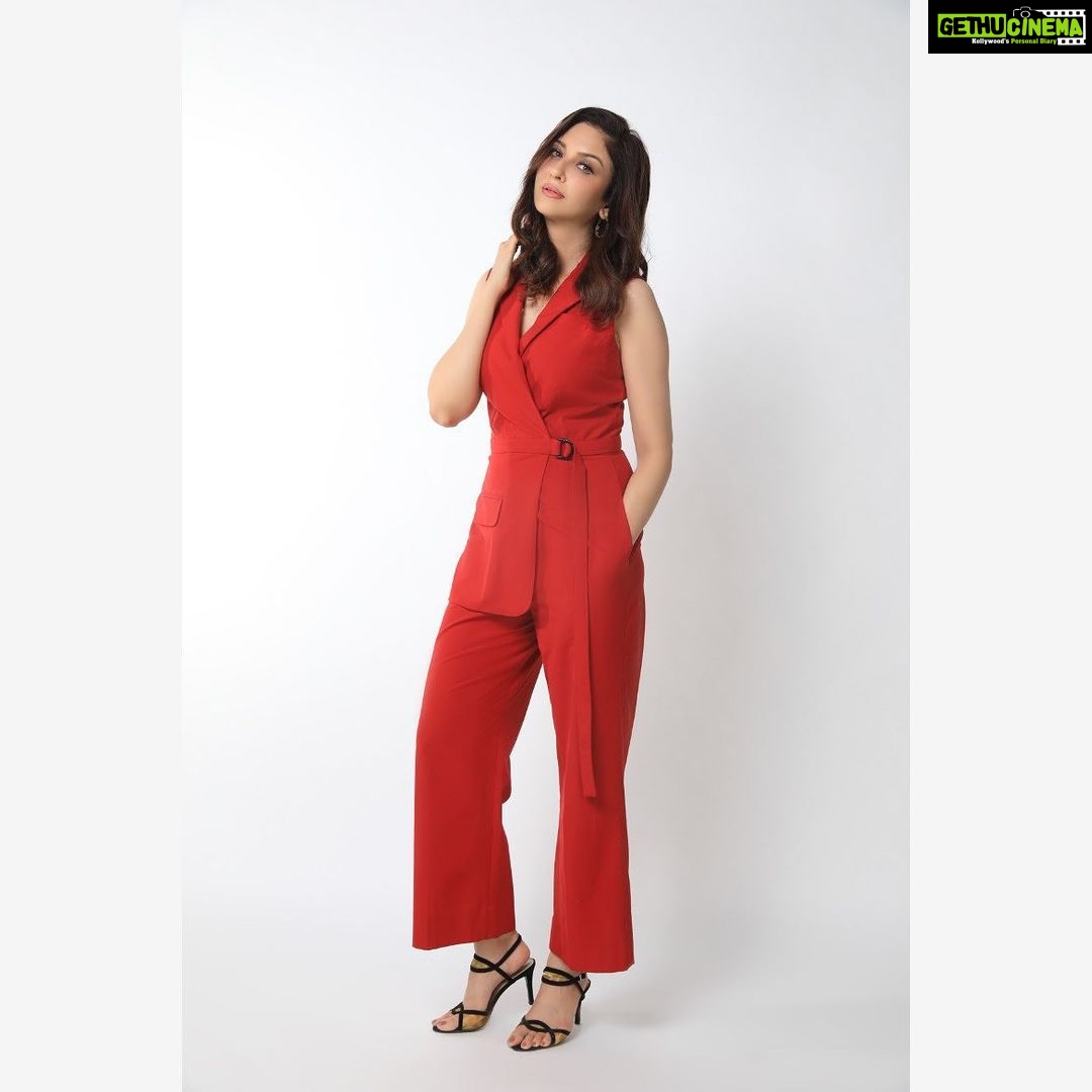 Saumya Tandon Instagram - Yesterday at work Jumpsuit: @notebook.official Earrings and rings: @flowerchildbyshaheenabbas Styled by: @a.bee.at.work @prifreebee Assisted by: @v4nyav3rma Make-Up: @soniyachandola Hair: @hairstylist_jennny