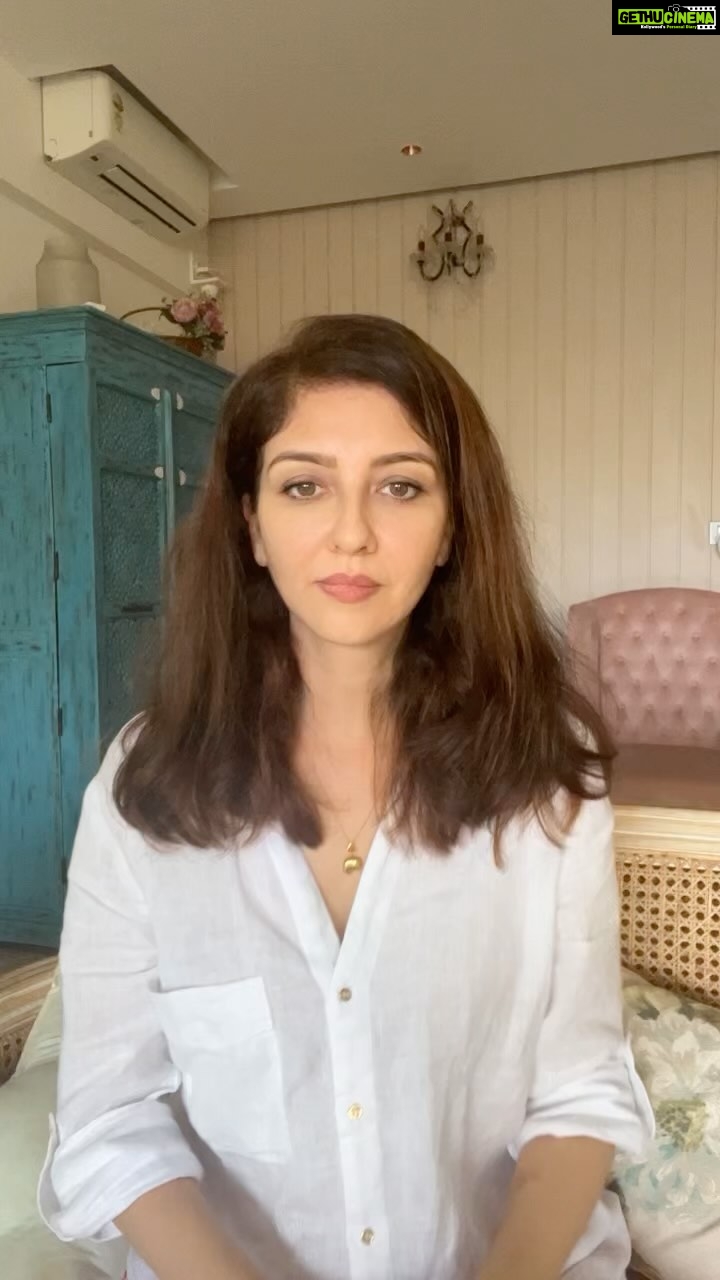 Saumya Tandon Instagram - This is for one of the sweetest co actors I worked with @deepeshbhan . Let’s show good people don’t go unnoticed. Every small bit counts. #helpdeepeshsfamily Link of the fund is in the bio. You can avoid giving tip to the ketto platform, write zero there. Also all those who are asking, yes he dint take insurance on his home loan.