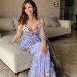 Saumya Tandon Instagram - All in house photographers in action. They are lucky to have me as their free model. 😀😀