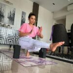 Shama Sikander Instagram - The magic of breathing fully….inhale-exhale and tadaaaaa😍😇🙏🏻 swipe right ➡️to see the magic🥰 . . . #fitness #exercise #workout #motivation #happy #picoftheday #fit #health #lifestyle #goals #happysaturday #fitnessvibes Mumbai, Maharashtra