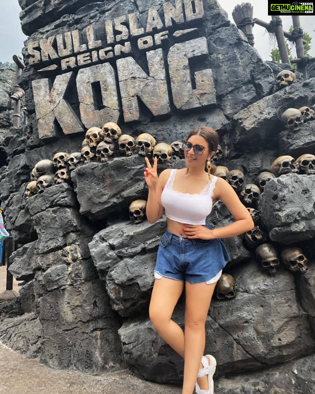 Shama Sikander Instagram - Life is an adventure and i am adventurous ππ.... . . . #adventure #islandofadventure #travel #nature #explore #jurassicpark #wanderlust #love #beautiful #trip #picoftheday #adventuretime Island of Adventures, Orlando Florida