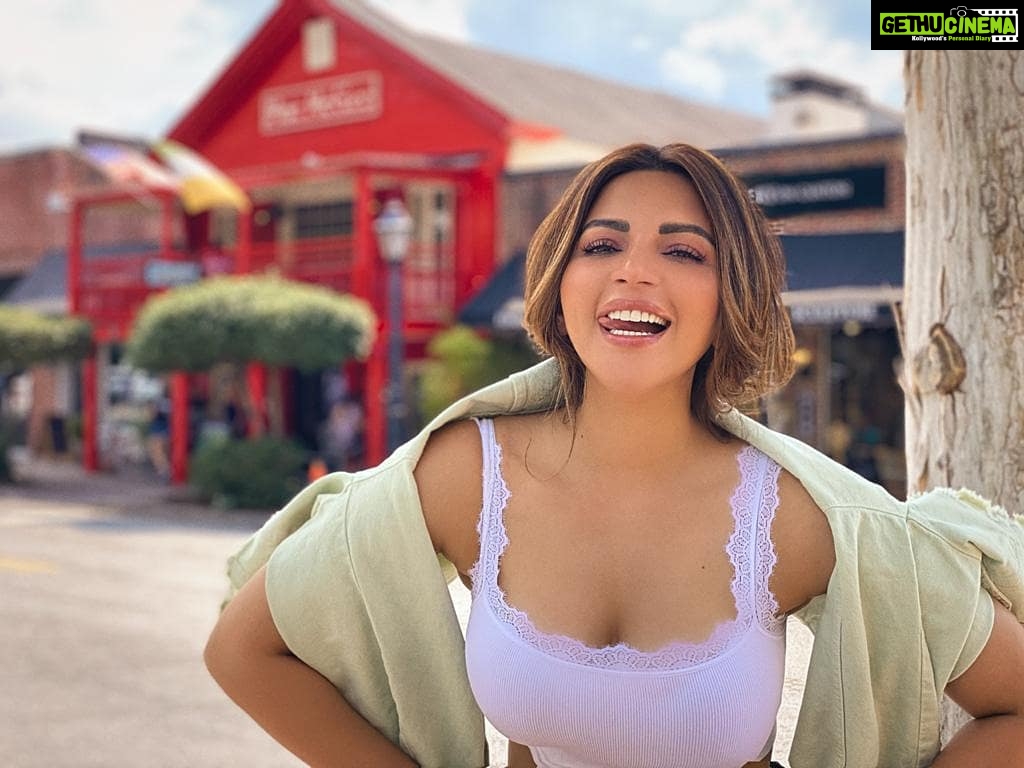Shama Sikander Instagram - What emoji am I ??? Write in comments.... . . . #beautiful #crazy #nature #gratitude #love #happiness #motivation #positivevibes #florida #inspiration #believe #blessed Orlando, Florida