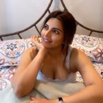 Shama Sikander Instagram - Dil to baccha hai ji... Kyun? Holiday is over but my baby heart is still at Disney land 😝🥰 #disney #disneyland #universalstudios #fun #transition #video #holidays #travel #traveldiaries #reels #reelsinstagram #reelitfeelit #reelkarofeelkaro