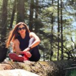 Shama Sikander Instagram - Mountains know secrets we need to Learn. That it might take time, it might be Hard, but if you just hold on long enough, you will find the strength to rise up... . . . #mountain #weather #nature #love #forest #black #hillstation #himachal #peace #positivevibes #shamasikander