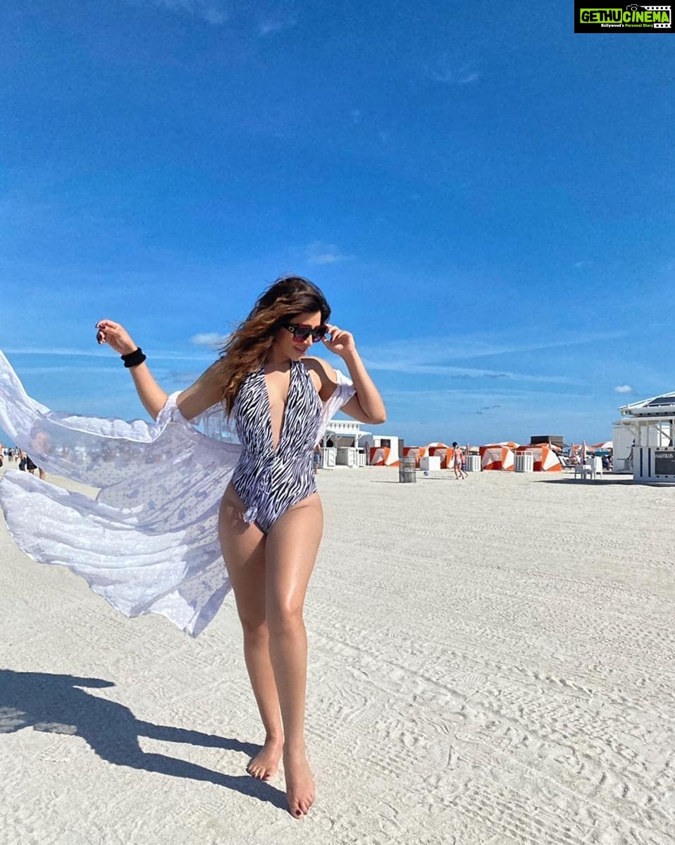 Shama Sikander Instagram - There she was... So beautiful and free... . . . #beautiful #smile #loveyouself #blessed #positivevibes #happiness #inspiration #believe