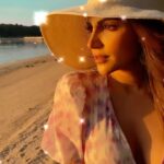 Shama Sikander Instagram - One of my favorite song I dedicate it to all the women out there in this world, you are so pretty, gorgeous, beautiful just as you are....and i am sending all my love to you, beauty comes in all sizes and shapes, all colors it is beyond comparison of a normal way people look at it, to me beauty has so many ways to be seen , to beauty is beyond our stupid conditioning of how it “should be” ... so know you are beautiful and pretty and own it my girl🙌🏻 ❤️😇 #prettywoman #love #favoritesong #outdoor #nature #woman #womanpower #womenempowerment #empoweringwomen #inspirationalquotes #beyourinspiration #reels #reelsinstagram #reelitfeelit #reelkarofeelkaro