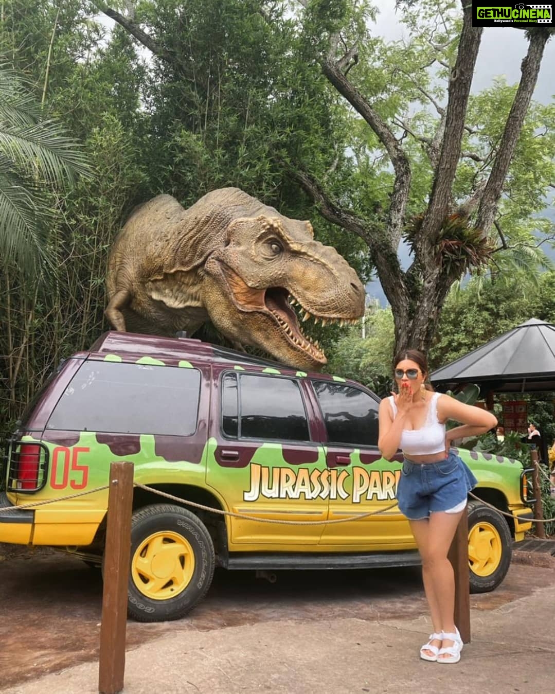 Shama Sikander Instagram - Life is an adventure and i am adventurous ππ.... . . . #adventure #islandofadventure #travel #nature #explore #jurassicpark #wanderlust #love #beautiful #trip #picoftheday #adventuretime Island of Adventures, Orlando Florida