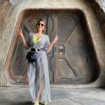 Shama Sikander Instagram - Star Wars....🥰 . . . #adventure #starwars #travel #nature #explore #islandofadventure #wanderlust #love #beautiful #trip #picoftheday #adventuretime Island of Adventures, Orlando Florida