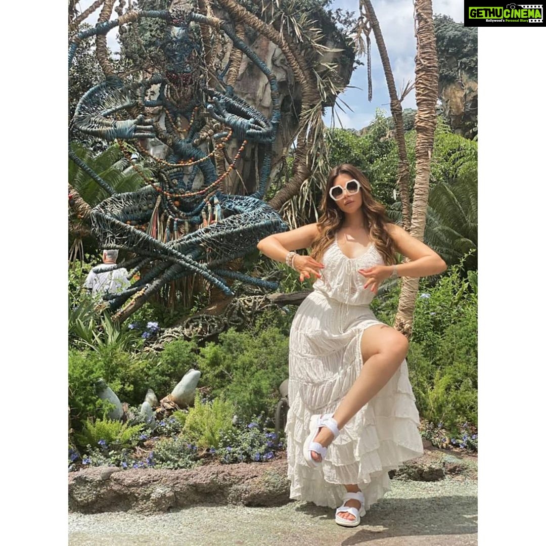 Shama Sikander Instagram - As I Promised.....😃 Here's some other Pictures of #Avatarland 😍 Swipe Right ➡️ To Check them Out 😇 Let me know which one is your favorite in the comments below ❤️ . . . #love #adventure #avatarland #beautiful #nature #beauty #holiday #smile #travel #vacation #happiness #usa Orlando, Florida