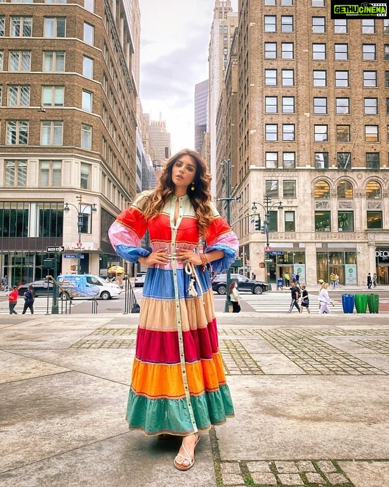 Shama Sikander Instagram - No matter where you go, All roads leads to you❤️😇 . . . #world #love #being #yourself #nature #photoshoot #happy #beauty #fashion #lifestyle #newyork #travel #peace New York, New York