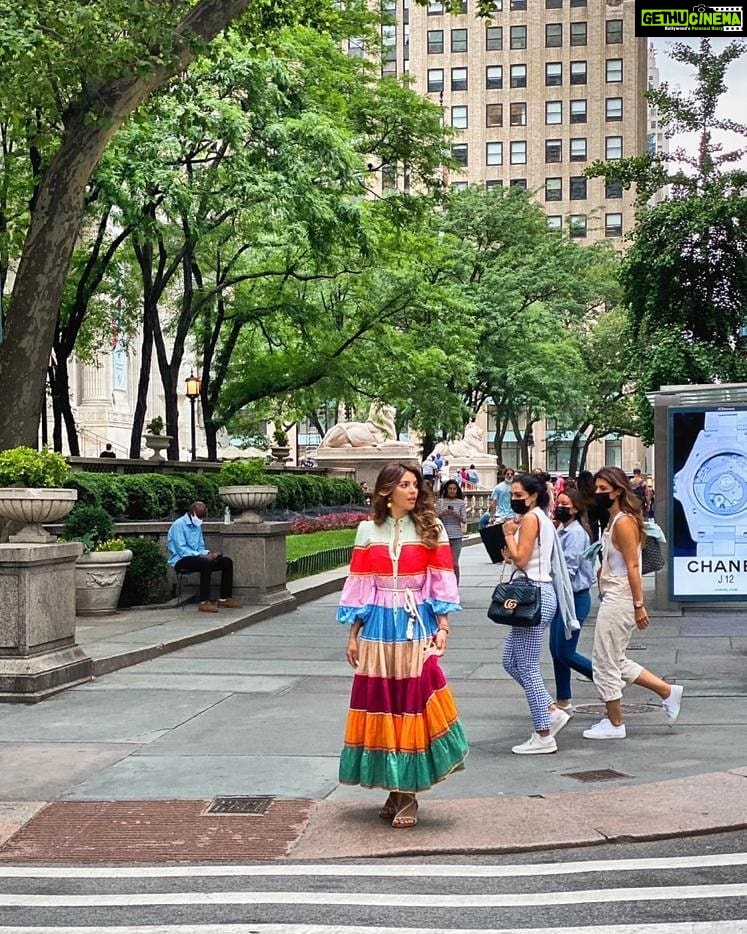 Shama Sikander Instagram - No matter where you go, All roads leads to you❤️😇 . . . #world #love #being #yourself #nature #photoshoot #happy #beauty #fashion #lifestyle #newyork #travel #peace New York, New York