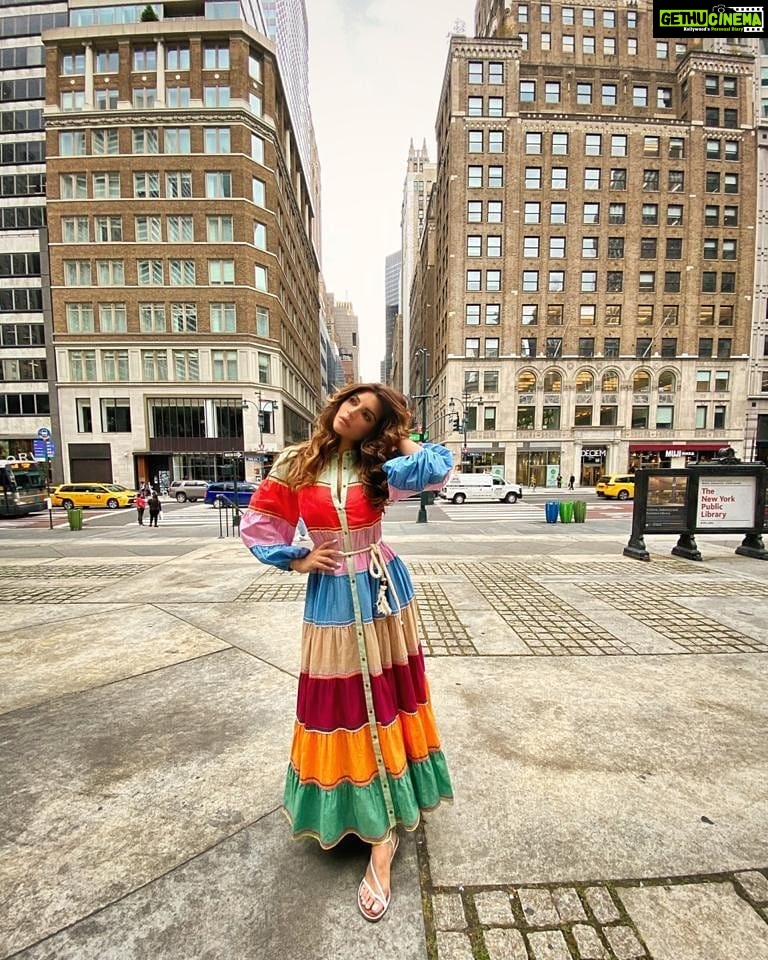 Shama Sikander Instagram - No matter where you go, All roads leads to you❤️😇 . . . #world #love #being #yourself #nature #photoshoot #happy #beauty #fashion #lifestyle #newyork #travel #peace New York, New York