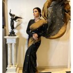 Shama Sikander Instagram - Some days you wake up and then this happens…. Received the Trend Setter of Bollywood Award by Power Brands. Extremely grateful to the indian Journalist fraternity to always being so loving and appreciating of my work and my journey as an actor or as a mental health advocate.. Thank you for your continues support without that I couldn’t have achieved all this🙏🏻🙏🏻😇❤️ . . . #awardnight #bollywoodaward #powerbrands #powerbrandsawards2022 #loving #appreciation #grateful #blessed #happiness💕 #shamasikander Mumbai, Maharashtra