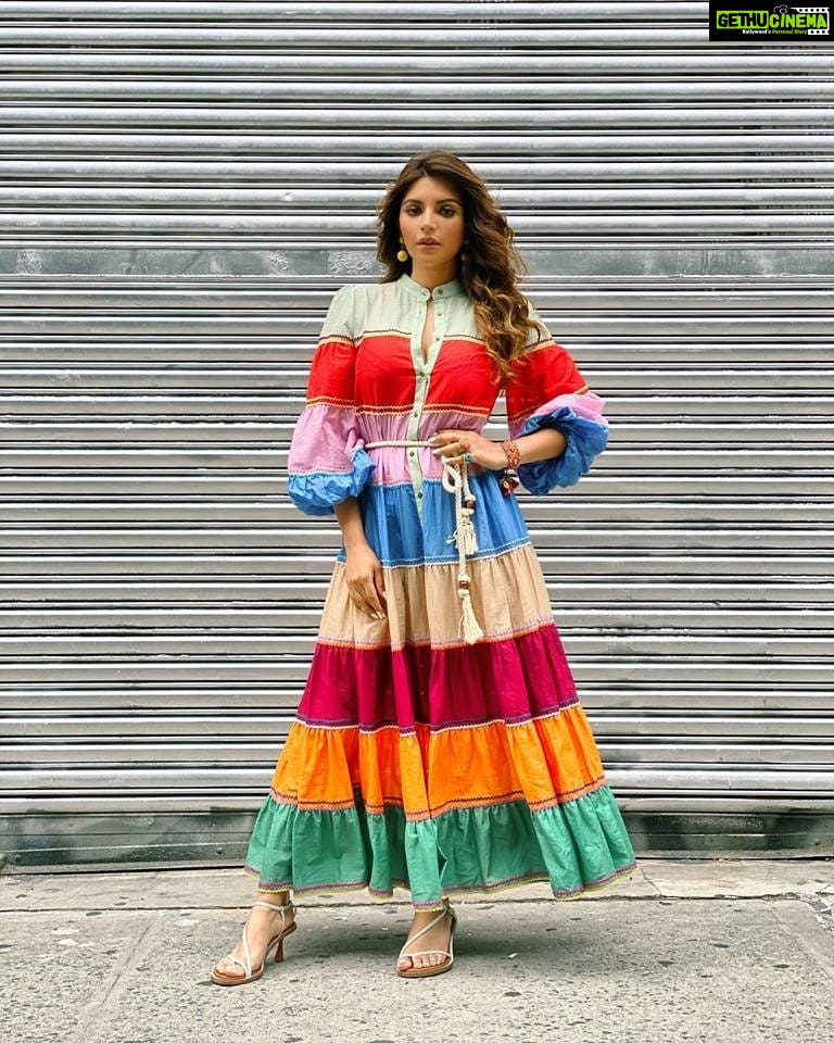 Shama Sikander Instagram - No matter where you go, All roads leads to you❤️😇 . . . #world #love #being #yourself #nature #photoshoot #happy #beauty #fashion #lifestyle #newyork #travel #peace New York, New York