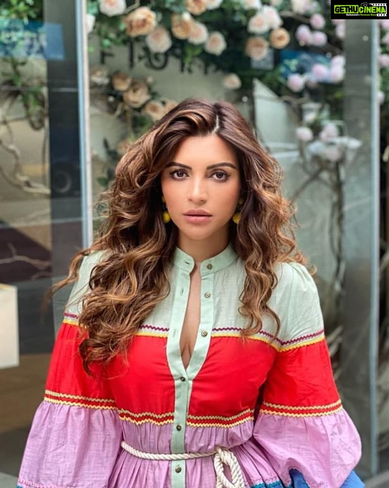 Shama Sikander Instagram - No matter where you go, All roads leads to you❤️😇 . . . #world #love #being #yourself #nature #photoshoot #happy #beauty #fashion #lifestyle #newyork #travel #peace New York, New York