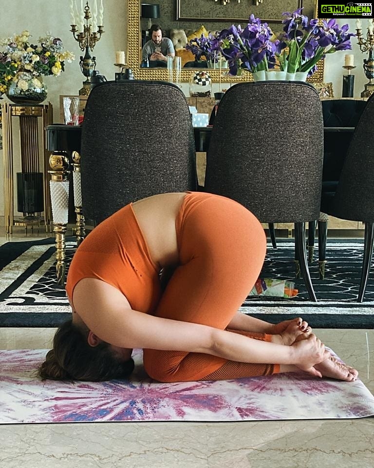 Shama Sikander Instagram - Happy International Yoga Day🧘‍♀️😇.... . . . #internationalyogaday #yogaday #meditation #trending #yogapractice #yogalove #yogainspiration #peace #happy #calm #mindset #mindfulness #soul Mumbai, Maharashtra