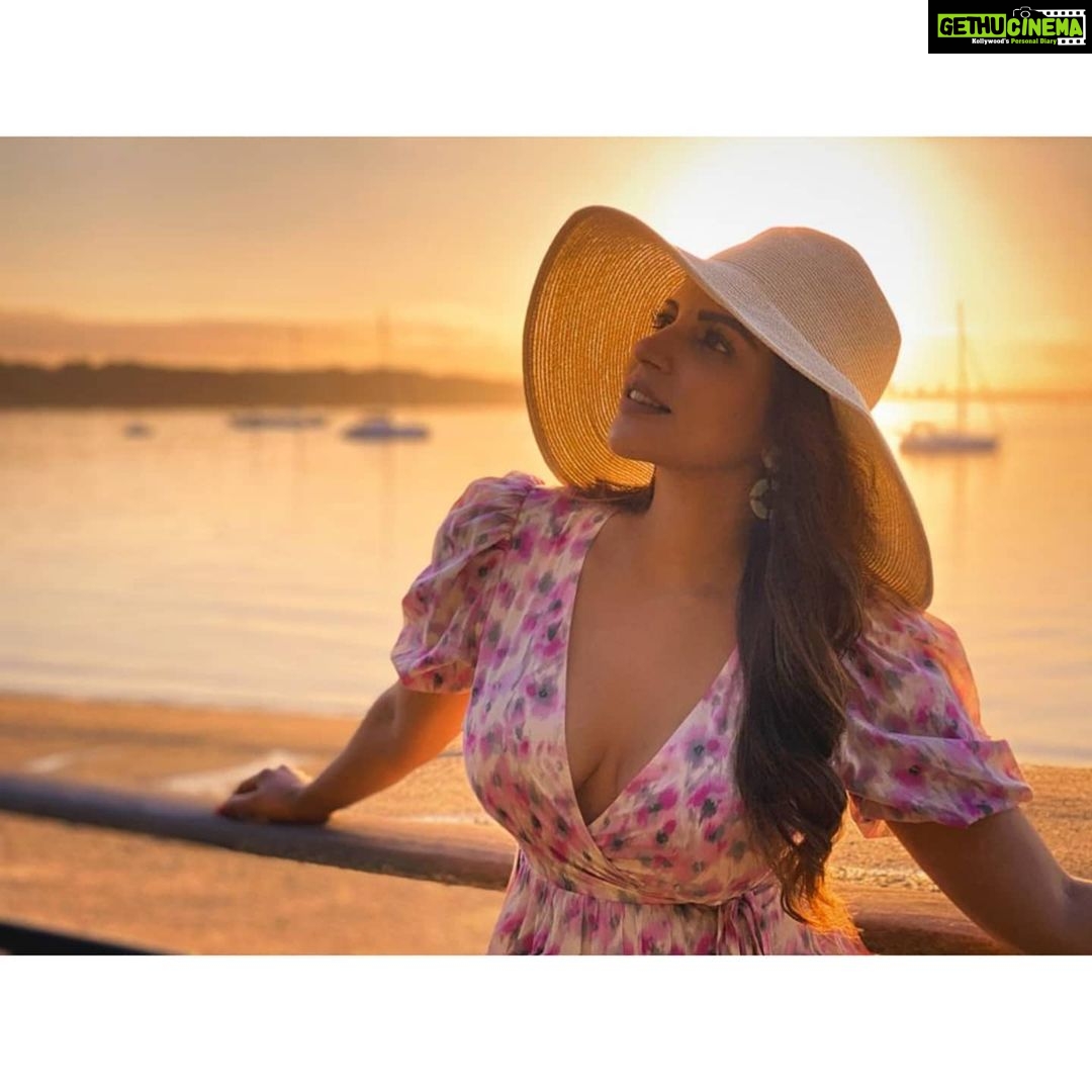 Shama Sikander Instagram - Wherever you are. Be all there.... . . . #sunset #nature #travel #love #beautiful #life #happiness #adventure #newyork New York, New York