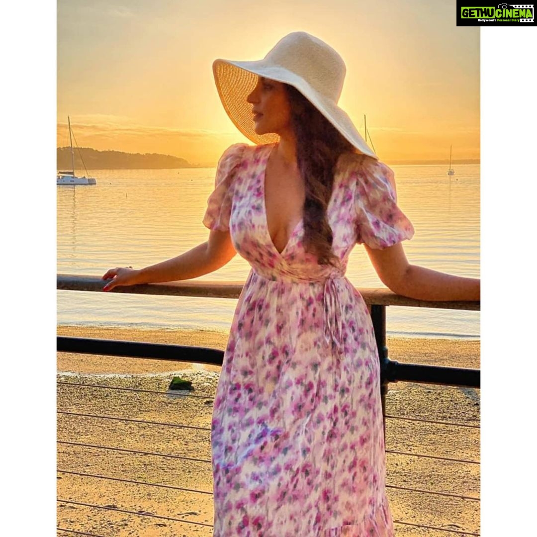 Shama Sikander Instagram - Wherever you are. Be all there.... . . . #sunset #nature #travel #love #beautiful #life #happiness #adventure #newyork New York, New York
