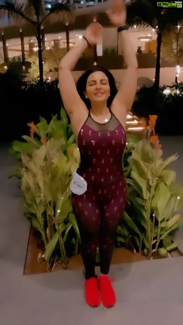 Shama Sikander Instagram - Ufff ye mausam 🥰🥰🥰 #hawayein #monsoon #mumbai #mumbaimonsoon #reels #reelsinstagram #reelitfeelit #feelitreelit #feelings #love #romantic