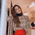 Shama Sikander Instagram – Have you ever had this feeling? Watch the video till end and lemme knw if you feel the same leave a 🙌🏻 #samepinch #clothes #toomanyoptions #reels #reelsinstagram #reelitfeelit #reelsvideo #transitions