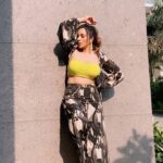 Shama Sikander Instagram - Just....🥰 #mood #moody #moodswings #happyday #lazingaround #fashion #actor #bollywood #fashionicon #modelposes #reels #reelsinstagram #reelitfeelit #reelsvideo