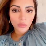 Shama Sikander Instagram - Sexy dikhne ka asaan tariqua .... aaj hi apnaiyye bhaiyyon aur behnooo....🤓 #reels #reelsinstagram #reelitfeelit #sexy #sexylady #wink #remixthis #remix #fun #swag #thursday #thursdayvibes