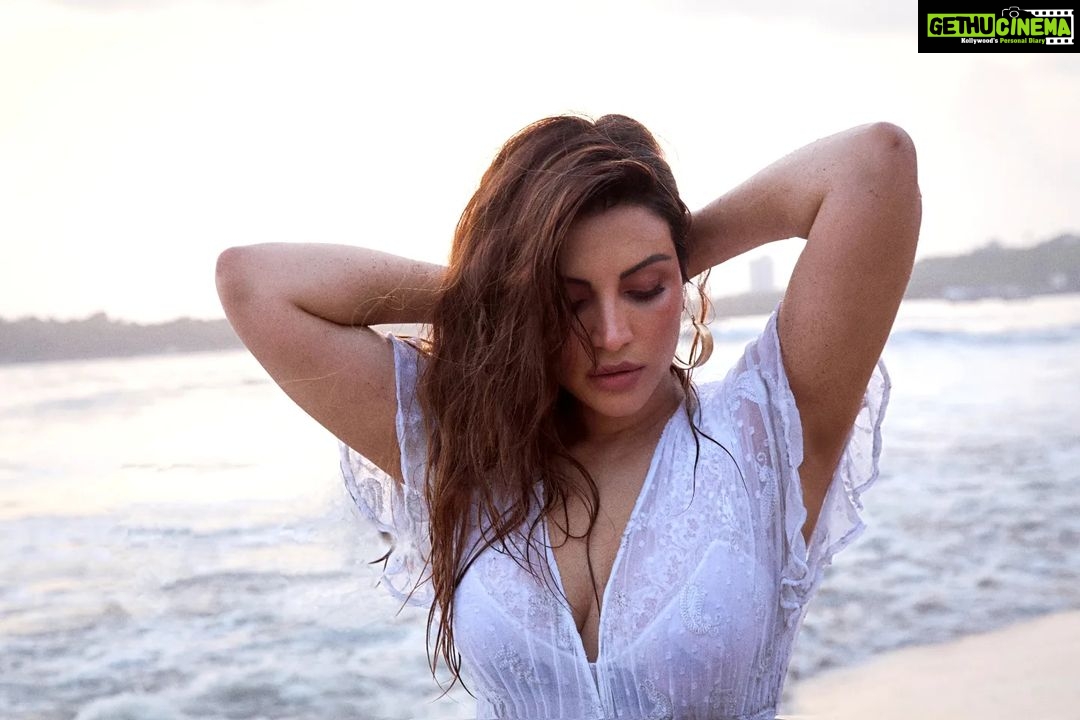 Shama Sikander Instagram - The Moon taught me there is Beauty in darkness too, that even when I don't feel whole, I am enough.... . . . #beautiful #white #love #ocean #hot #attitude #classy #happiness💕 #lifestyle #shamasikander