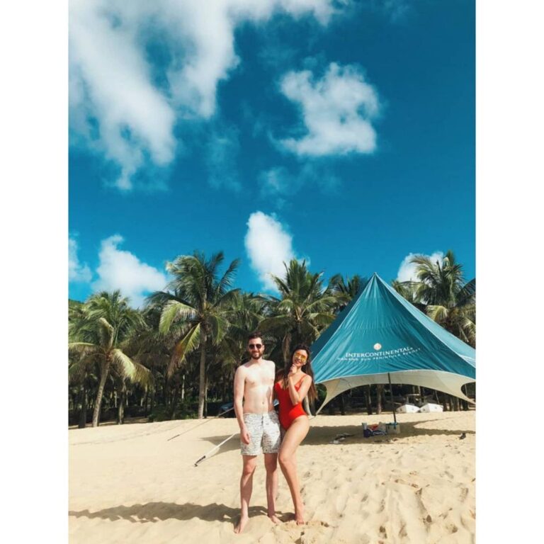 Shama Sikander Instagram - Oh beaches, oh sand oh mountains, how i miss youu and yearn for you❤️❤️❤️❤️ @jamesmilliron . . . #beach #sand #mountain #clouds #travel #nature #love #happiness #beautiful #beachvibes Da Nang, Vietnam