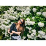 Shama Sikander Instagram - Its spring time... And everything is in full bloom...😍🥰 . . . #springtime #nature #flowers #love #vibes #weather #sunshine #blossom #trees #green #colorful Ohio , U.S.A