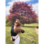 Shama Sikander Instagram - Its spring time... And everything is in full bloom...😍🥰 . . . #springtime #nature #flowers #love #vibes #weather #sunshine #blossom #trees #green #colorful Ohio , U.S.A
