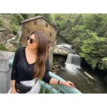 Shama Sikander Instagram - Its spring time... And everything is in full bloom...😍🥰 . . . #springtime #nature #flowers #love #vibes #weather #sunshine #blossom #trees #green #colorful Ohio , U.S.A