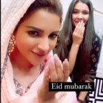 Shama Sikander Instagram - Eid Mubarak To All... hamare dil se aapke dil tak😇❤️ #family #neice @sara__gesawat_ #gratitude #stayhome #staysafe #duaonmeyaadrakhna #salam #eidmubarak #reels #reelsinstagram #reelitfeelit #reelsvideo #reelkarofeelkaro #reelsindia #instagramreels