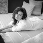 Shama Sikander Instagram - You will never influence the world by being just like it... Morning Vibes 😇 . . . #happy #sunday #nature #love #goodvibes #happiness #positivevibes #mood #smile #healthylifestyle #loveyourself