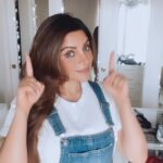 Shama Sikander Instagram – Sharing three most powerful affirmations that sets my day right from the beginning, its my secret to staying positive and glowing at all times 😇 hope this can be of help to you. Do it every morning after awakening , look into the mirror and say these words to yourself out loud or in your mind, speak it to the existence, feel them… words spoken with true feelings have immense power and see the world around you change. It changed my world for sure☺️😇 #powerofaffirmations #bepositive #positivevibes #spreadlove #spreadpositivity #wednesday #wednesdaywisdom #wednesdayvibes #motivation #reels #reelsinstagram #reelitfeelit
