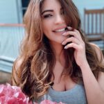 Shama Sikander Instagram – Jo unki aankhon se bayaan hote hain, wo lafz shayari mein kahan hote hain….
.
.
.
#aankhe #love #shayri #mohabbat #pyaar #alfaaz #zindagi USA, California
