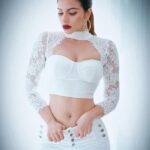 Shama Sikander Instagram - White on White.... . . . #grateful #love #blessed #thankful #gratitude #happy #life #happiness #motivation #positivevibes #inspiration #believe #selflove #peace #goodvibes #beautiful #faith #smile #positivity #loveyourself Mumbai, Maharashtra