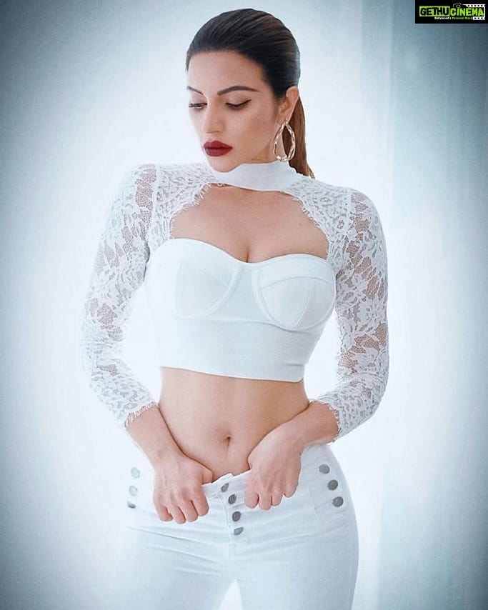 Shama Sikander Instagram - White on White.... . . . #grateful #love #blessed #thankful #gratitude #happy #life #happiness #motivation #positivevibes #inspiration #believe #selflove #peace #goodvibes #beautiful #faith #smile #positivity #loveyourself Mumbai, Maharashtra