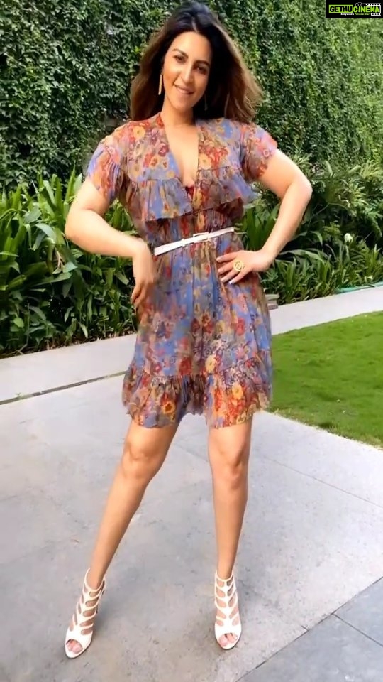 Shama Sikander Instagram - Remix this with your best dance moves.... Show me what you got💃🏻 . . #HawaKarda #KoinageRecords #HawaKarda #AfsanaKhan #TitliyaanSong #ShamaSikander #GauravBajaj #SahilSyndicate #PunjabiSong #PunjabiTrack #RomanticSongs #MusicAlbums #HawaKardaReel