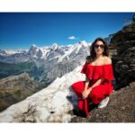 Shama Sikander Instagram – Nature is calling meeee…..i hear you …. i feel you…. i miss you😇🥰

Mother Earth has such healing powers , it just wraps us in its invisible arms and nourishes us, our souls, our being…. i am so grateful to be living, breathing on this beautiful planet and I’m soooo grateful universe chose me for this…😇🙏🏻🥰 
.
.
#nature #travellife #mountains #adventure #grateful #peace #throwback #buddha #serene #mondayblues Lauterbrunnen, Switzerland